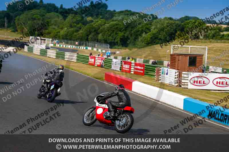 Vintage motorcycle club;eventdigitalimages;mallory park;mallory park trackday photographs;no limits trackdays;peter wileman photography;trackday digital images;trackday photos;vmcc festival 1000 bikes photographs